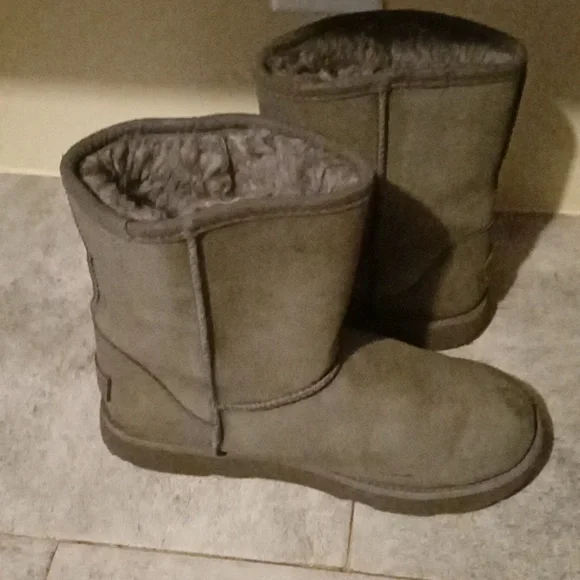 UGG boots size 3 - Picture 3 of 6
